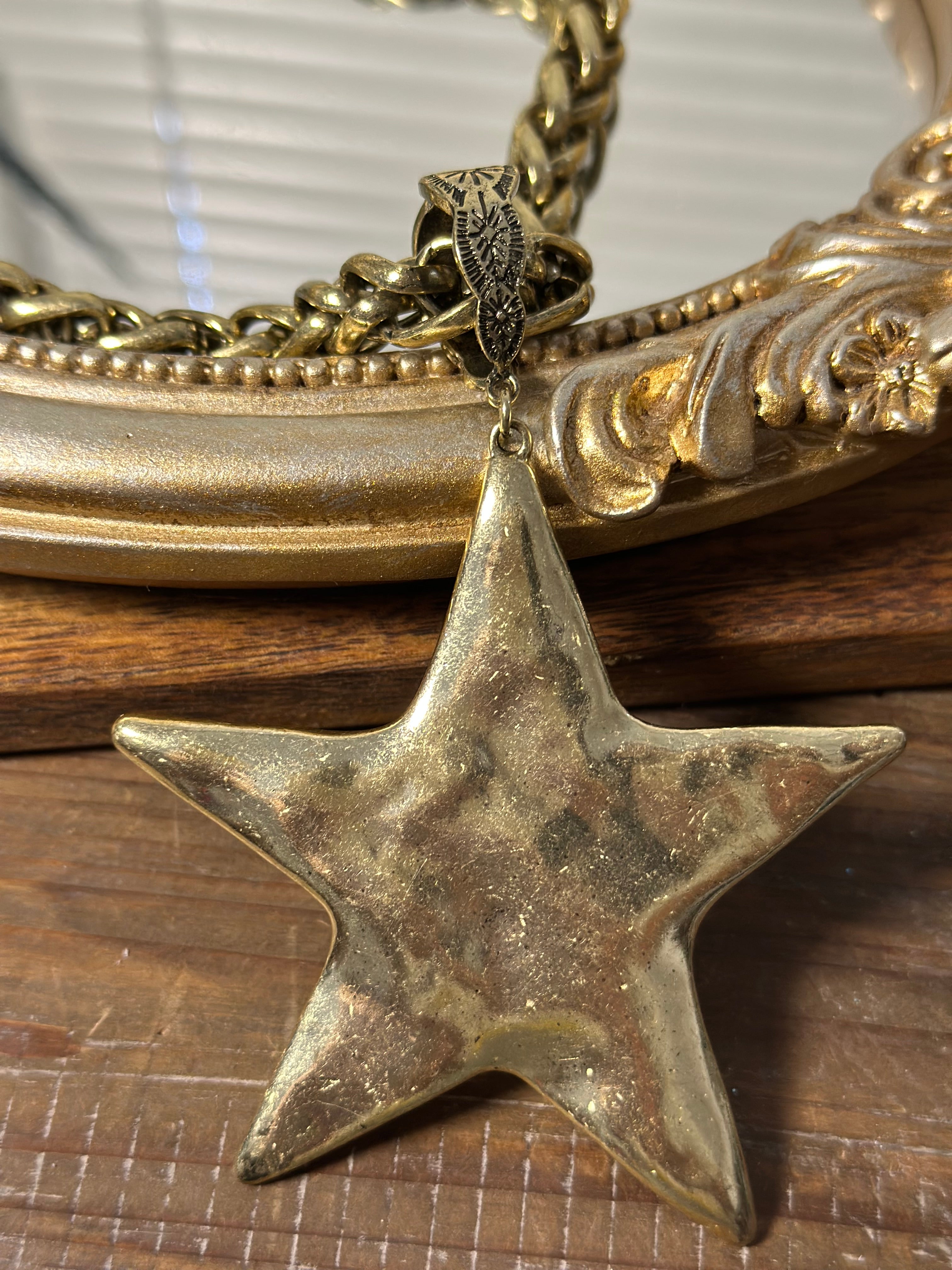 Shining Star Necklace (Gold)